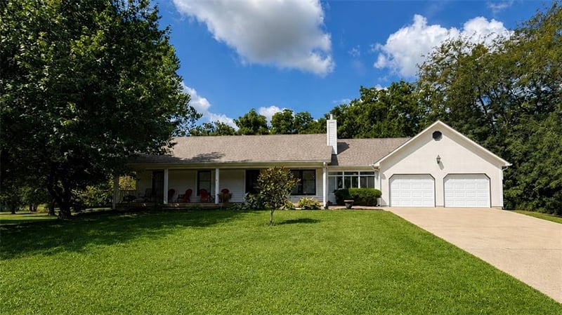 1102 S Elm St, Louisburg, KS 66053