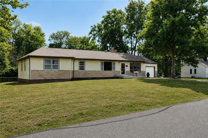 403 Catron Ave, Belton, MO 64012