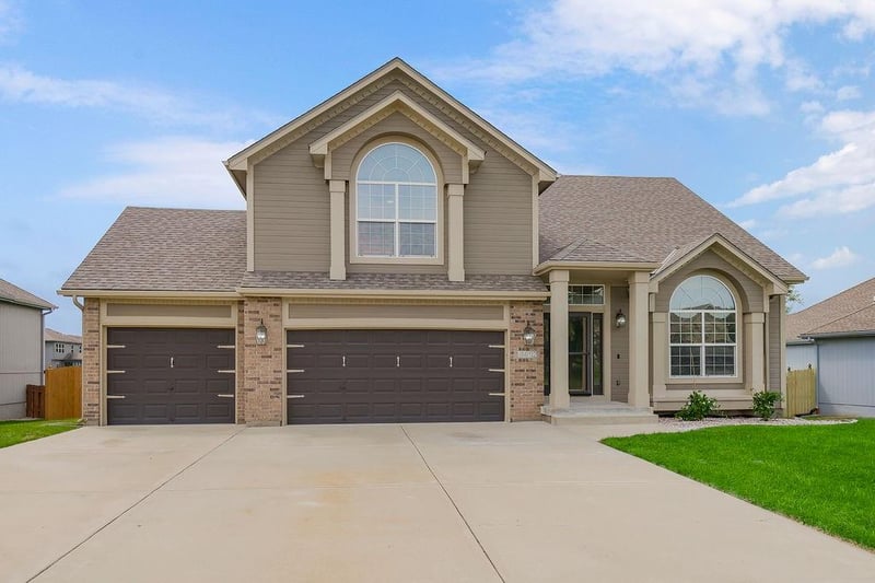 4412 SW Lyndsie Ct, Lee's Summit, MO 64082