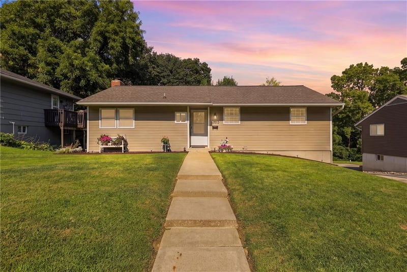 5440 N Cleveland Ave, Kansas City, MO 64119