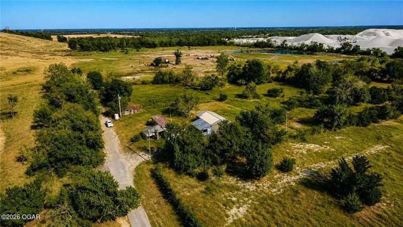 12001 69 Hw, Baxter Springs, KS 66713