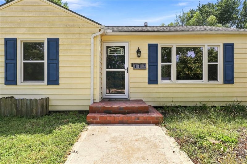 112 W 2nd St, Tonganoxie, KS 66086