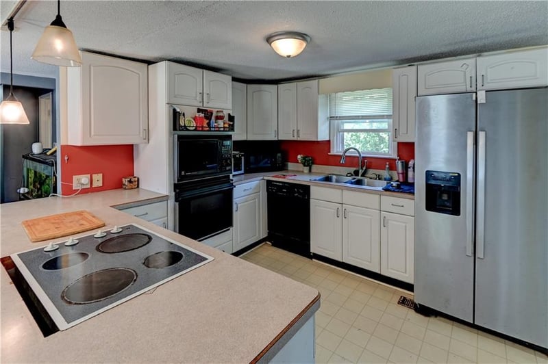 9110 E 50th Ter, Kansas City, MO 64133