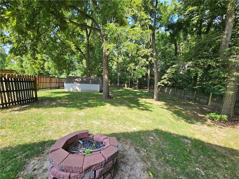 6804 Orchard St, Pleasant Valley, MO 64068