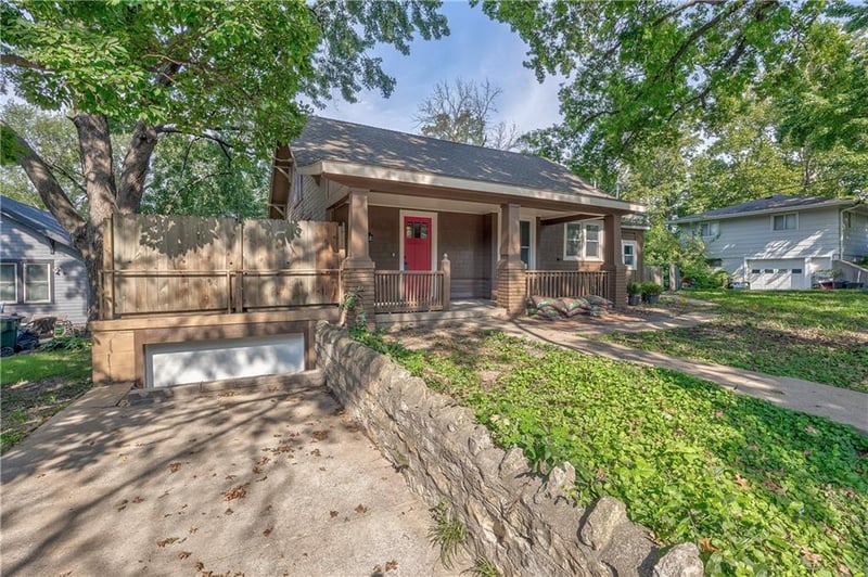 703 N 12th St, Leavenworth, KS 66048