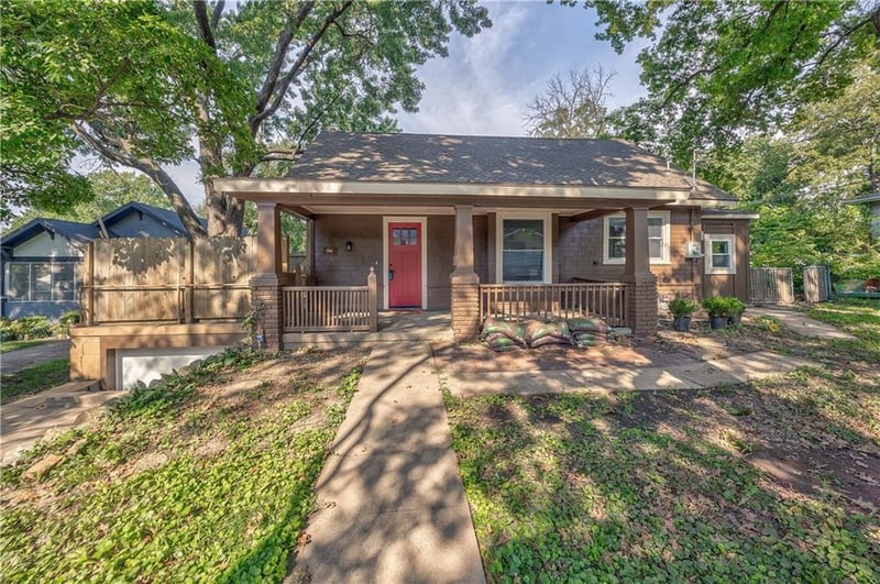 703 N 12th St, Leavenworth, KS 66048