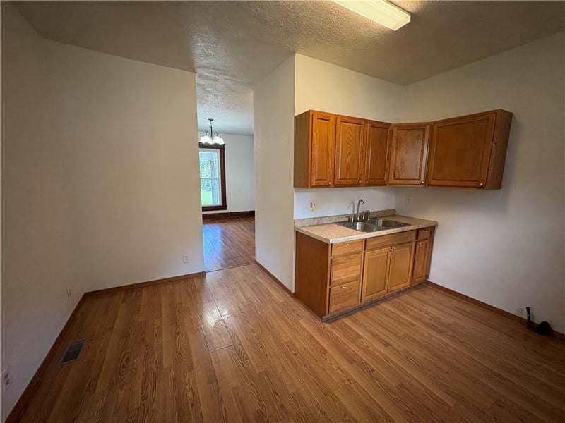 3203 S 22nd St, St Joseph, MO 64503