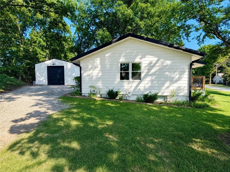 730 Goodlet Cir, Weston, MO 64098