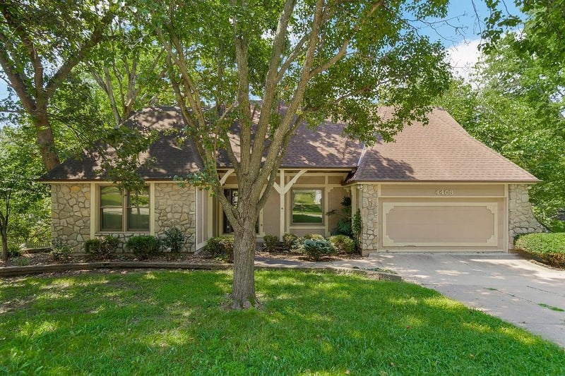 4408 NW Normandy Ln, Kansas City, MO 64116