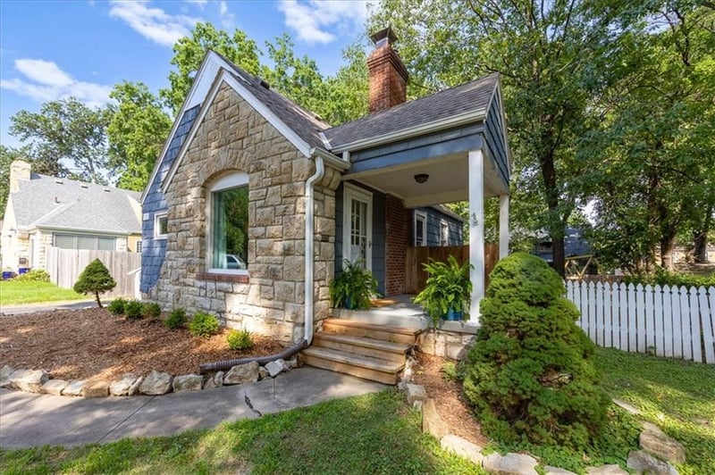 5723 Nall St, Roeland Park, KS 66202