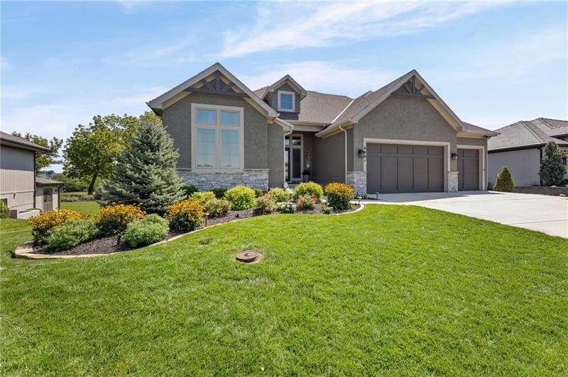 4461 Lakeview Ter, Basehor, KS 66007