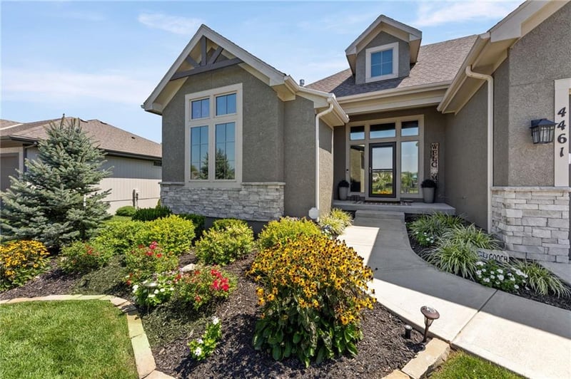 4461 Lakeview Ter, Basehor, KS 66007