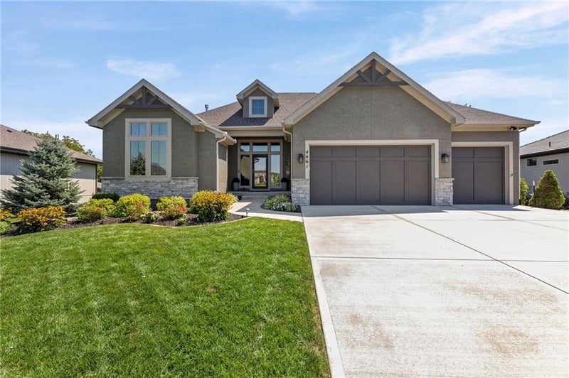 4461 Lakeview Ter, Basehor, KS 66007