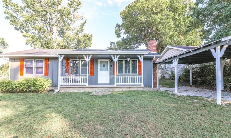 265 4th St, Osceola, MO 64776