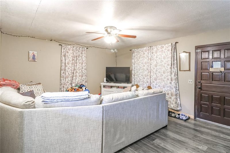 265 4th St, Osceola, MO 64776