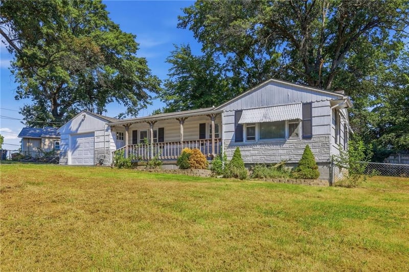 8804 E 49th St, Kansas City, MO 64129