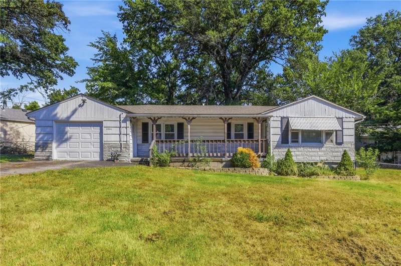 8804 E 49th St, Kansas City, MO 64129