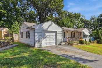 8804 E 49th St, Kansas City, MO 64129
