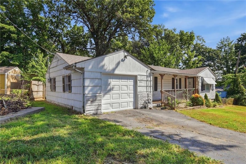 8804 E 49th St, Kansas City, MO 64129