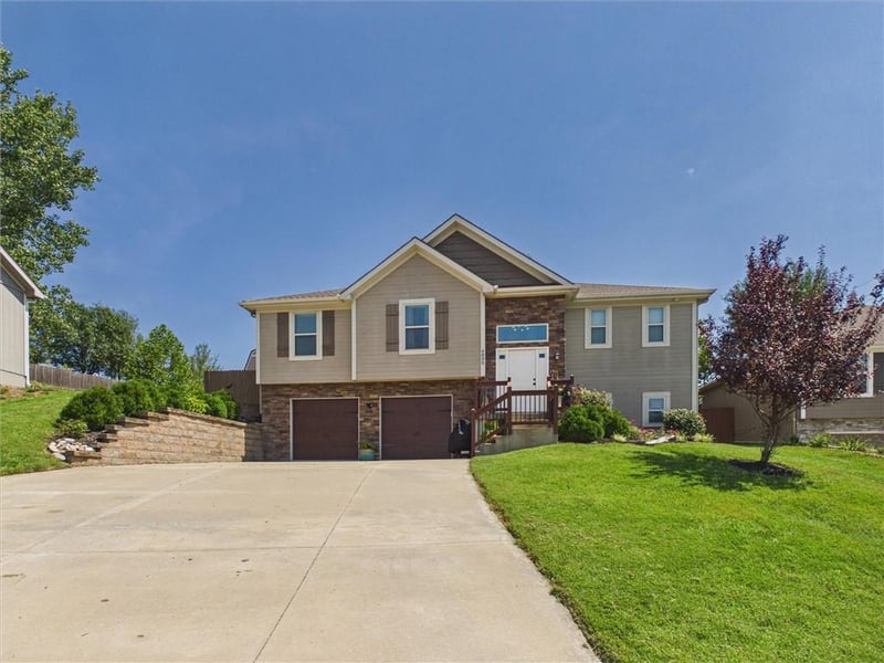 6805 N Pontiac Ave, Kansas City, MO 64151