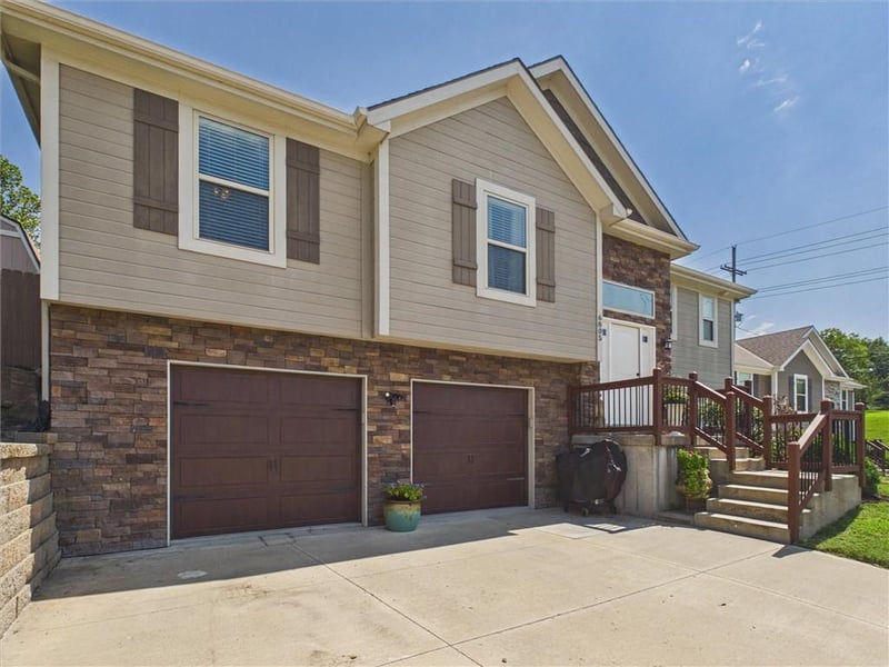 6805 N Pontiac Ave, Kansas City, MO 64151