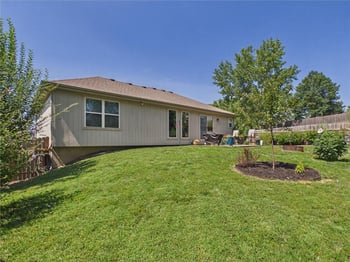 6805 N Pontiac Ave, Kansas City, MO 64151