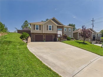 6805 N Pontiac Ave, Kansas City, MO 64151