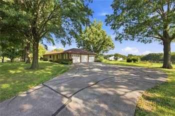 5460 175th St, Stilwell, KS 66085