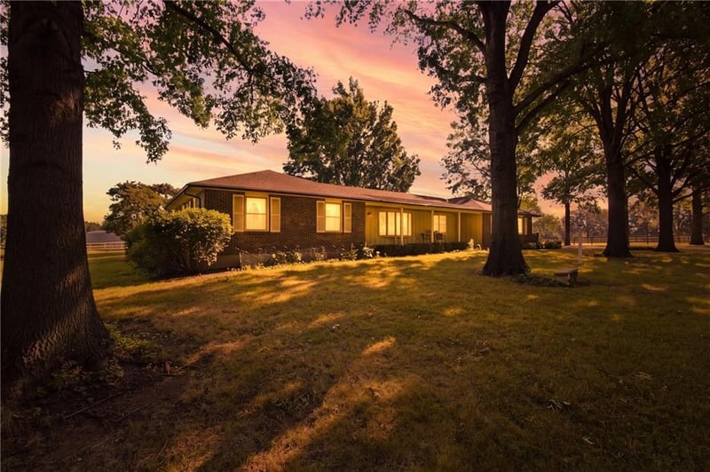 5460 W 175th St, Stilwell, KS 66085