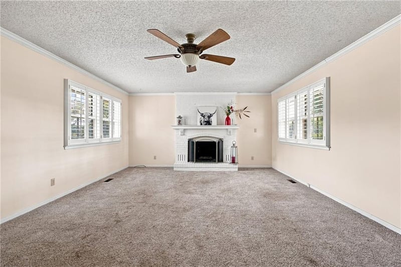 5460 W 175th St, Stilwell, KS 66085