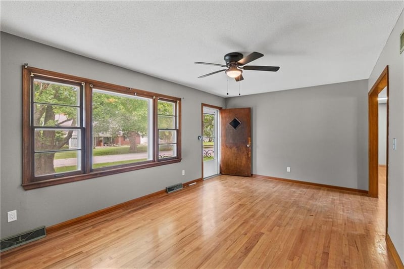 506 Country Club Rd, Lexington, MO 64067
