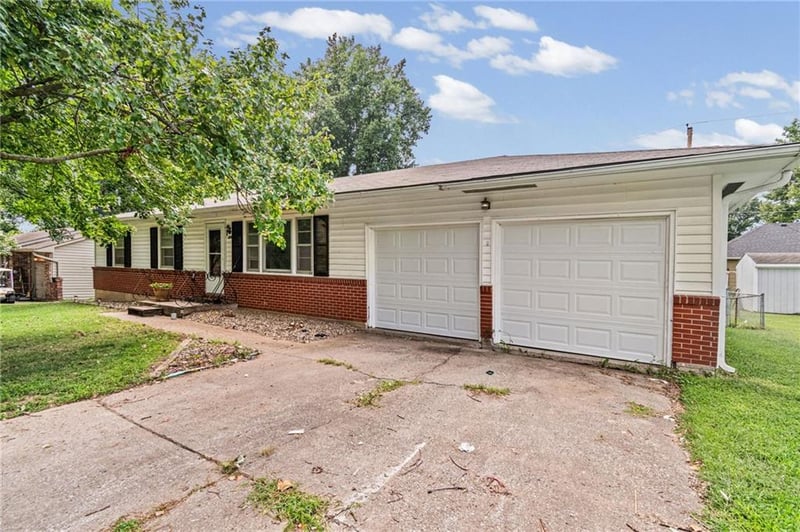 506 Country Club Rd, Lexington, MO 64067