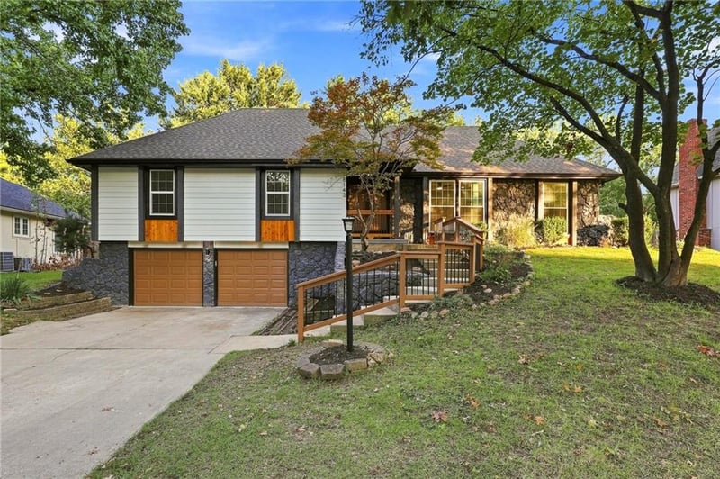 8143 NW Beaman Dr, Kansas City, MO 64151