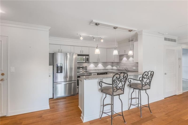 310 W 49th St #606, Kansas City, MO 64112