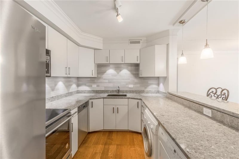 310 W 49th St #606, Kansas City, MO 64112