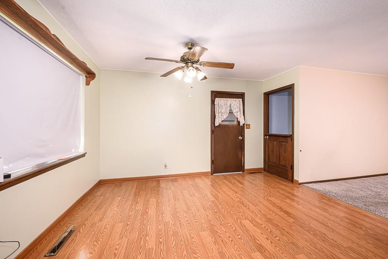 107 S 3rd St, White Cloud, KS 66094