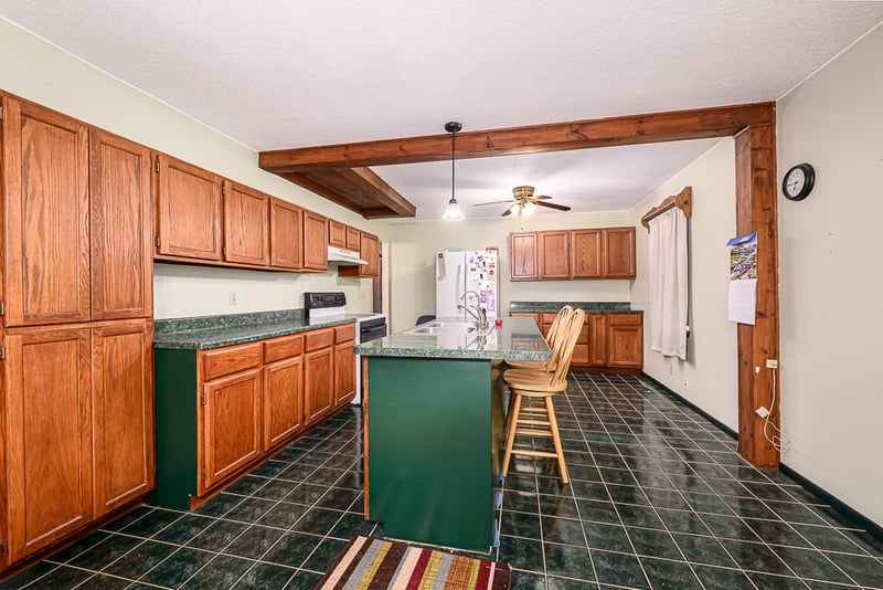 107 S 3rd St, White Cloud, KS 66094