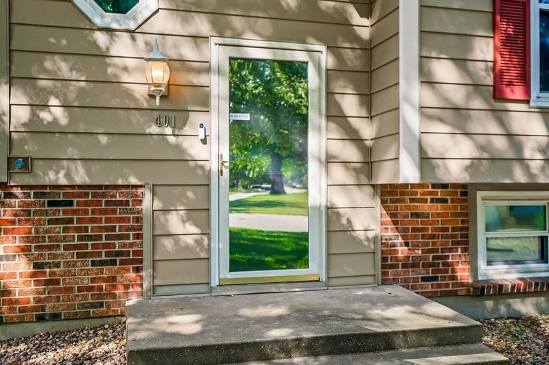 401 SE Mt Vernon Dr, Blue Springs, MO 64014