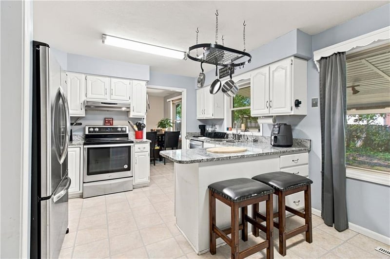 1004 Douglas Ln, Sedalia, MO 65301