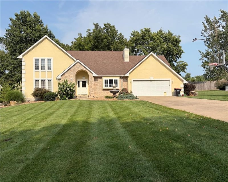 4135 Apple Ridge Dr, Sedalia, MO 65301