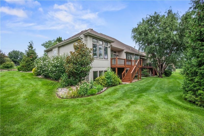 19806 W 100th Ter, Lenexa, KS 66220