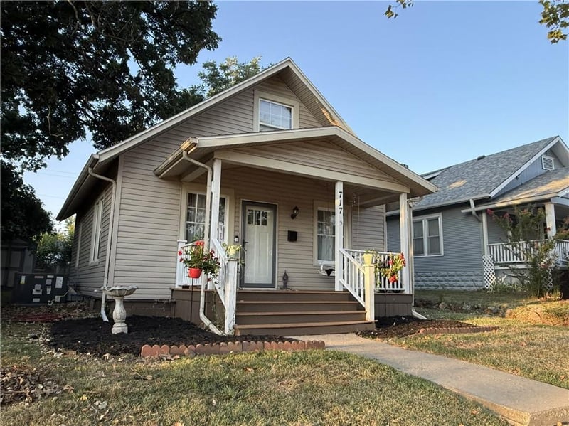 717 W 9th St, Pittsburg, KS 66762