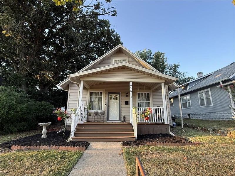717 W 9th St, Pittsburg, KS 66762