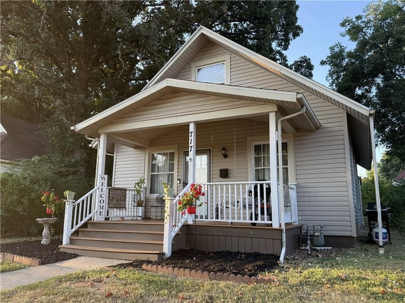 717 W 9th St, Pittsburg, KS 66762