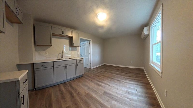 4770 Railroad Ave, Shawnee, KS 66218