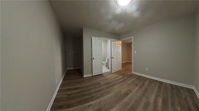 4770 Railroad Ave, Shawnee, KS 66218