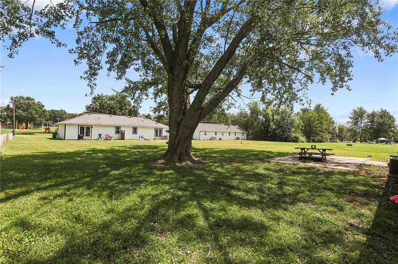 818 Wix Ln, Butler, MO 64730