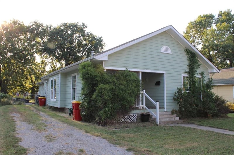 415 N Ozark St, Girard, KS 66743
