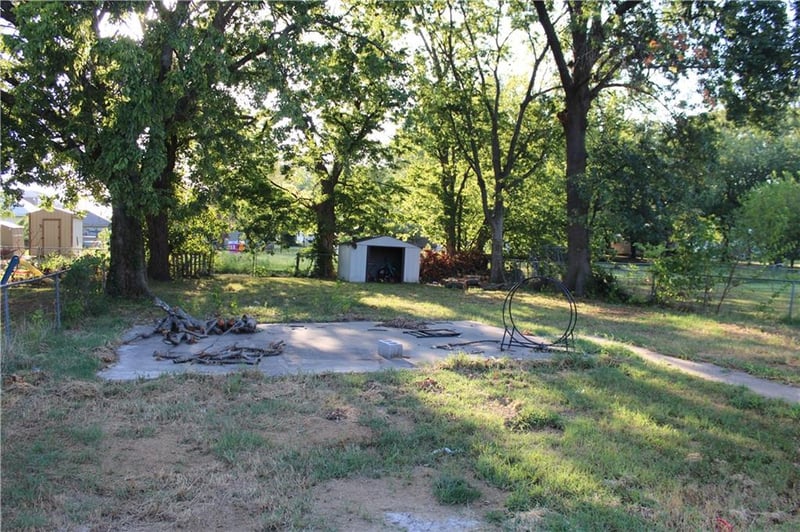 415 N Ozark St, Girard, KS 66743
