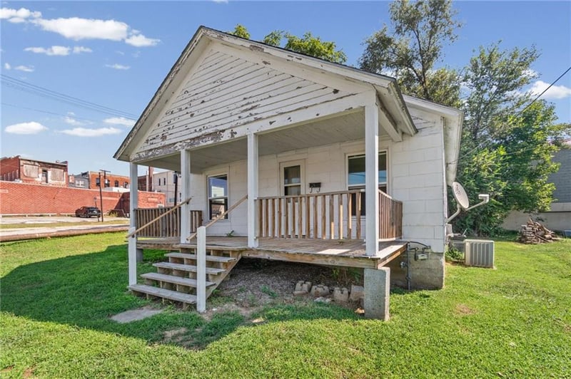 203 S Folger St, Carrollton, MO 64633